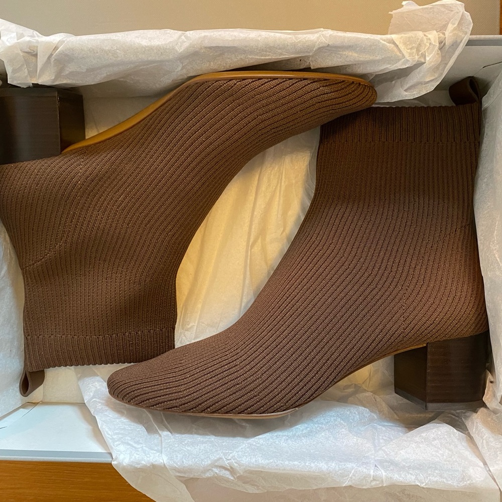 BNIB Everlane Glove Boot Dark Brown size 10.5 (fits US 9)